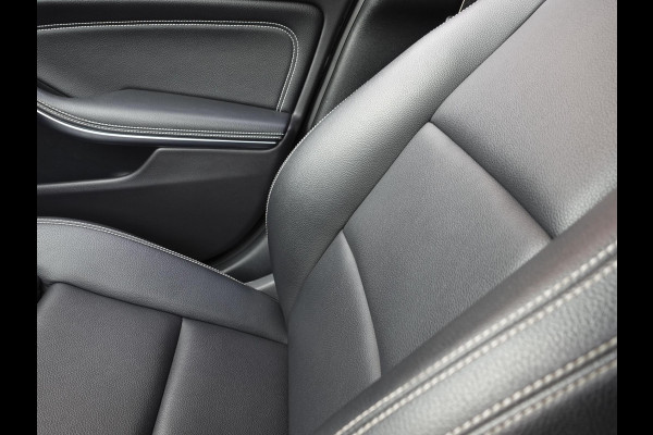 Mercedes-Benz GLA 180 Automaat AMG UrbanStyle Navigatie Climate Control Leder interieur 19"Lichtmetalen velgen #