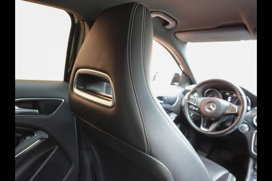 Mercedes-Benz GLA 180 Automaat AMG UrbanStyle Navigatie Climate Control Leder interieur 19"Lichtmetalen velgen #