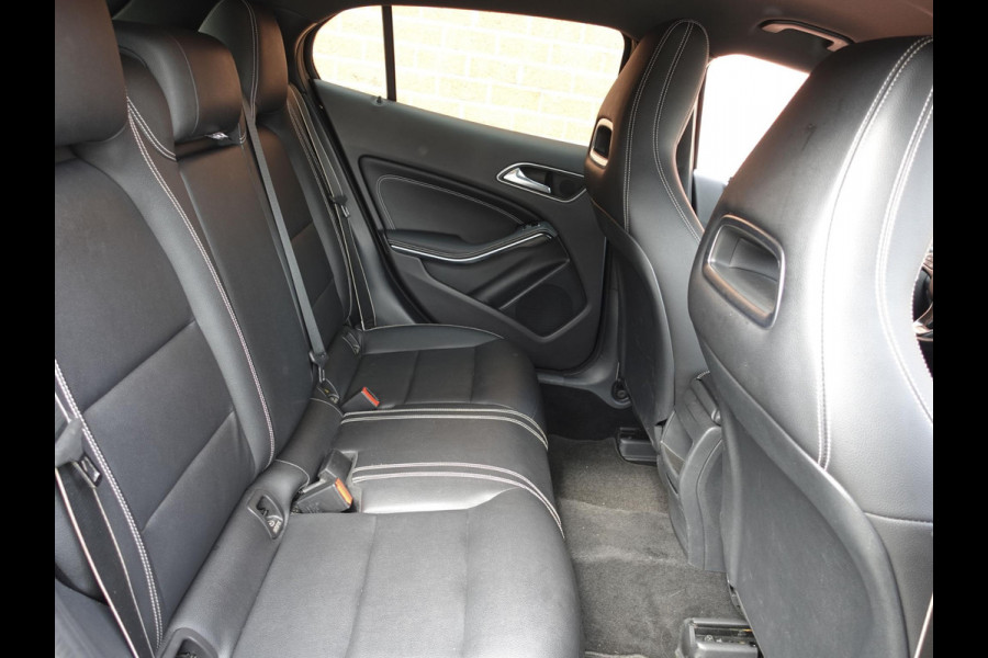 Mercedes-Benz GLA 180 Automaat AMG UrbanStyle Navigatie Climate Control Leder interieur 19"Lichtmetalen velgen #
