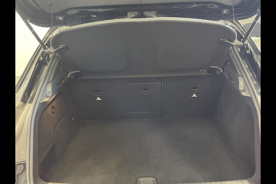 Mercedes-Benz GLA 180 Automaat AMG UrbanStyle Navigatie Climate Control Leder interieur 19"Lichtmetalen velgen #