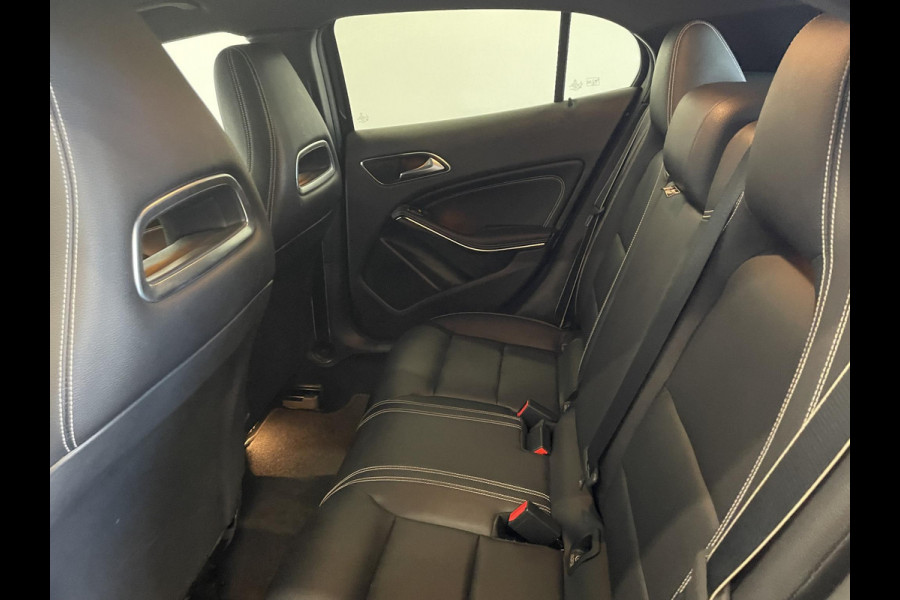 Mercedes-Benz GLA 180 Automaat AMG UrbanStyle Navigatie Climate Control Leder interieur 19"Lichtmetalen velgen #