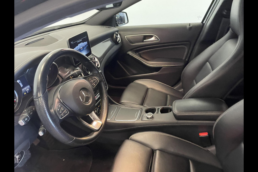 Mercedes-Benz GLA 180 Automaat AMG UrbanStyle Navigatie Climate Control Leder interieur 19"Lichtmetalen velgen #