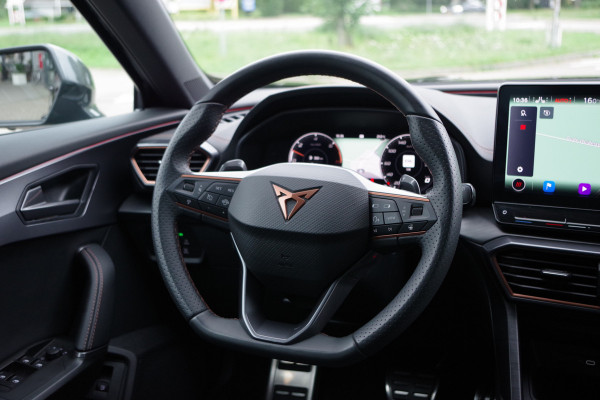 CUPRA Formentor 1.4 e-Hybrid VZ 245 PK Copper Edition PHEV, DCC, Camera, Kuipstoelen, LED