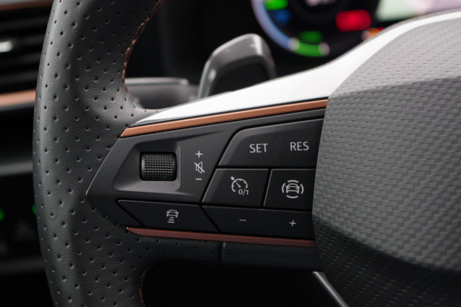 CUPRA Formentor 1.4 e-Hybrid VZ 245 PK Copper Edition PHEV, DCC, Camera, Kuipstoelen, LED