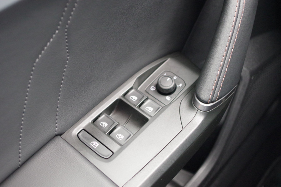 CUPRA Formentor 1.4 e-Hybrid VZ 245 PK Copper Edition PHEV, DCC, Camera, Kuipstoelen, LED