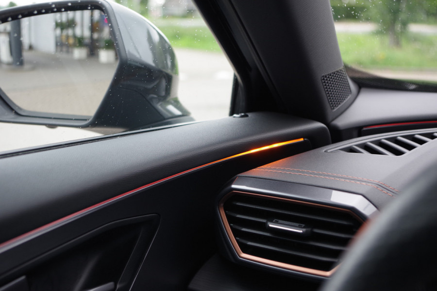 CUPRA Formentor 1.4 e-Hybrid VZ 245 PK Copper Edition PHEV, DCC, Camera, Kuipstoelen, LED
