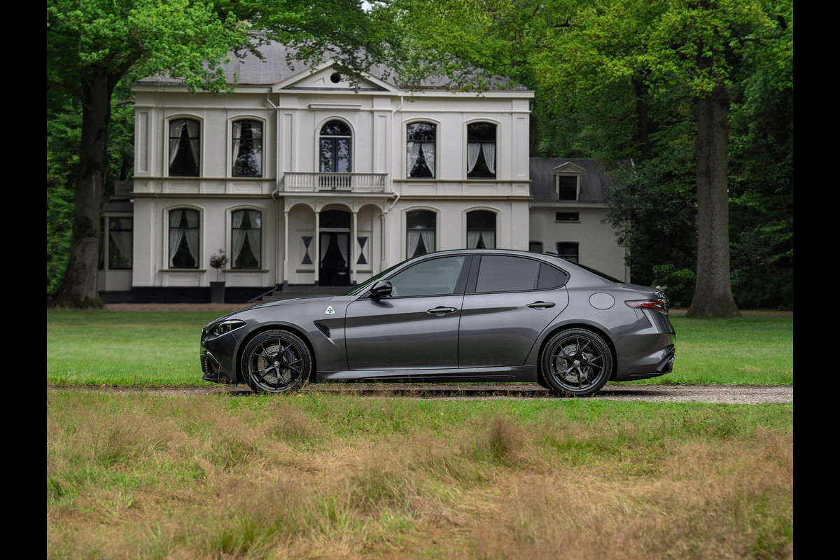 Alfa Romeo Giulia 2.9 V6 Quadrifoglio MY25 | Facelift | Carbon dak | Carbon stoelen | Akrapovic | Harman/Kardon