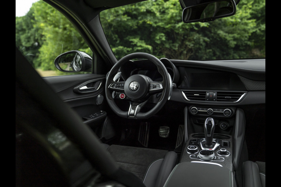 Alfa Romeo Giulia 2.9 V6 Quadrifoglio MY25 | Facelift | Carbon dak | Carbon stoelen | Akrapovic | Harman/Kardon