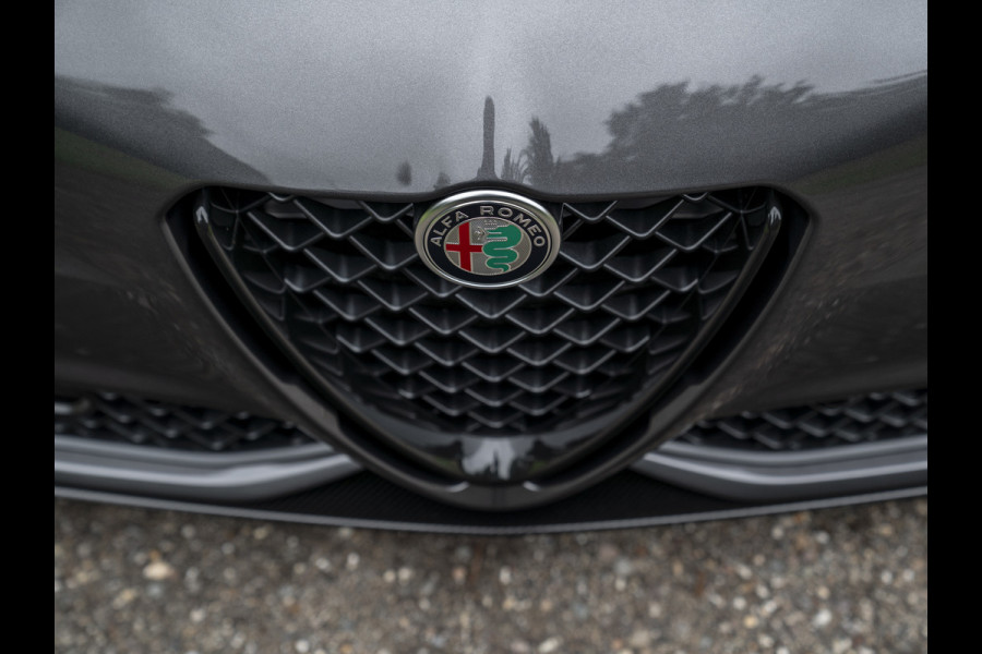 Alfa Romeo Giulia 2.9 V6 Quadrifoglio MY25 | Facelift | Carbon dak | Carbon stoelen | Akrapovic | Harman/Kardon