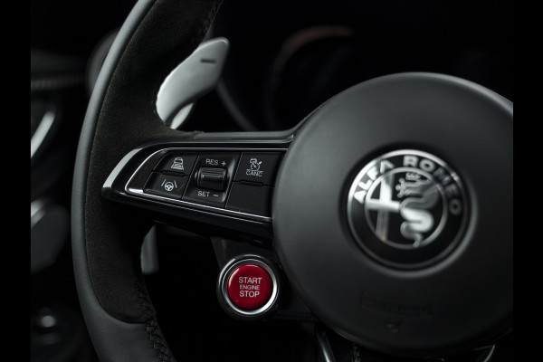 Alfa Romeo Giulia 2.9 V6 Quadrifoglio MY25 | Facelift | Carbon dak | Carbon stoelen | Akrapovic | Harman/Kardon