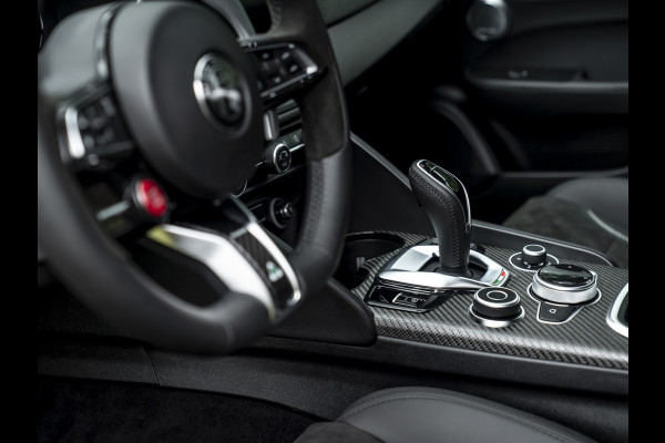 Alfa Romeo Giulia 2.9 V6 Quadrifoglio MY25 | Facelift | Carbon dak | Carbon stoelen | Akrapovic | Harman/Kardon