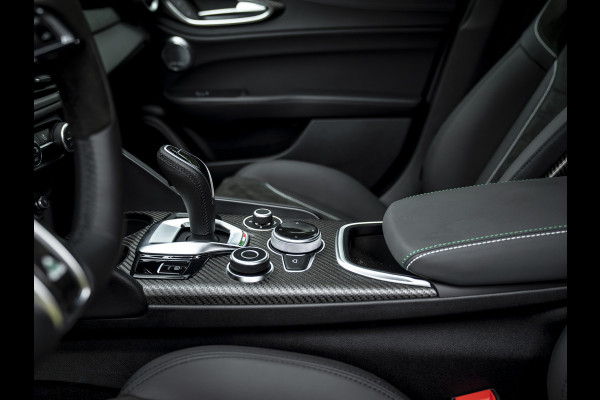 Alfa Romeo Giulia 2.9 V6 Quadrifoglio MY25 | Facelift | Carbon dak | Carbon stoelen | Akrapovic | Harman/Kardon
