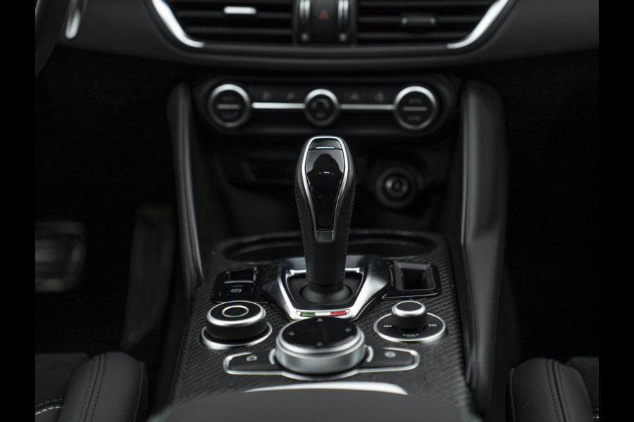 Alfa Romeo Giulia 2.9 V6 Quadrifoglio MY25 | Facelift | Carbon dak | Carbon stoelen | Akrapovic | Harman/Kardon