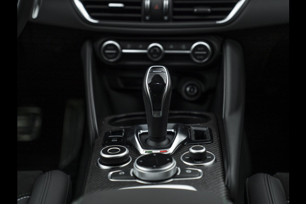 Alfa Romeo Giulia 2.9 V6 Quadrifoglio MY25 | Facelift | Carbon dak | Carbon stoelen | Akrapovic | Harman/Kardon