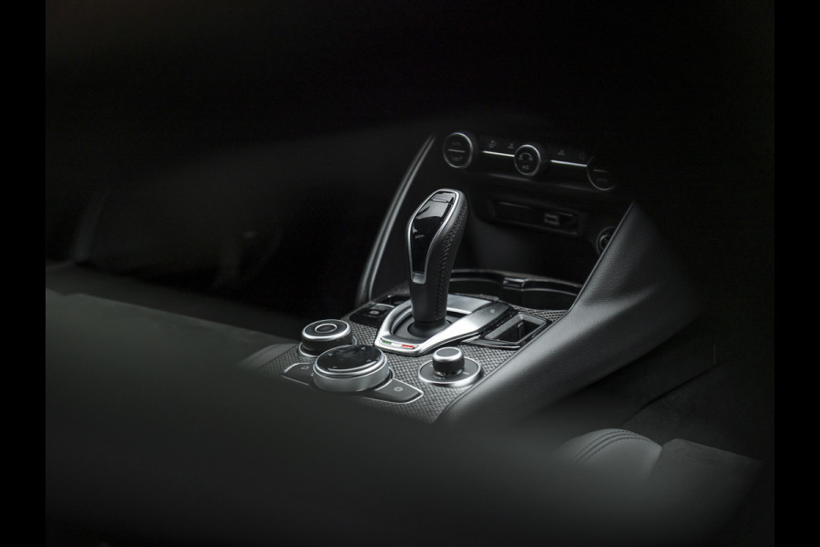 Alfa Romeo Giulia 2.9 V6 Quadrifoglio MY25 | Facelift | Carbon dak | Carbon stoelen | Akrapovic | Harman/Kardon