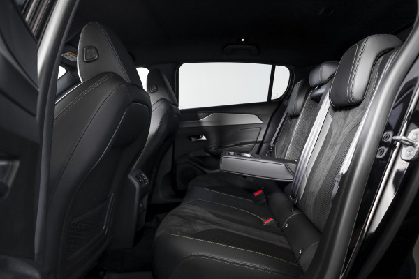 Peugeot 308 1.2 PureTech 130 PK GT - Automaat | 3D Dig. Cockpit | Adapt. Cruise | Stoelverwarming | Camera | PDC | NAV + App Connect | ECC | LM 18'' |