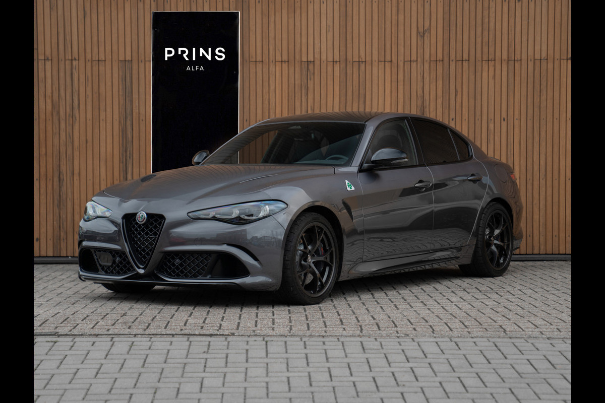 Alfa Romeo Giulia 2.9 V6 Quadrifoglio MY25 | Facelift | Carbon dak | Carbon stoelen | Akrapovic | Harman/Kardon Alfa Romeo Giulia 2.9 V6 Quadrifoglio MY25 | Facelift | Carbon dak | Carbon stoelen | Akrapovic | Harman/Kardon