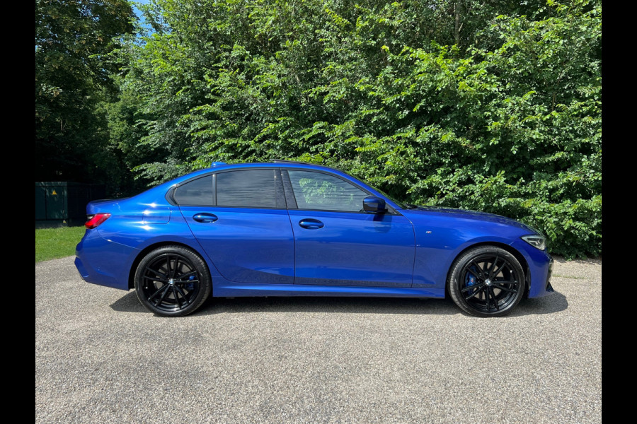 BMW 3-serie 330e High Executive | M Sport Automaat / Schuif-kanteldak / Sportstoelen / Adaptieve LED / M Adaptief onderstel