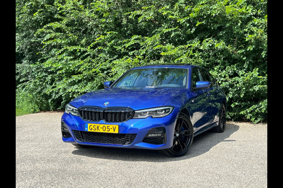 BMW 3-serie 330e High Executive | M Sport Automaat / Schuif-kanteldak / Sportstoelen / Adaptieve LED / M Adaptief onderstel