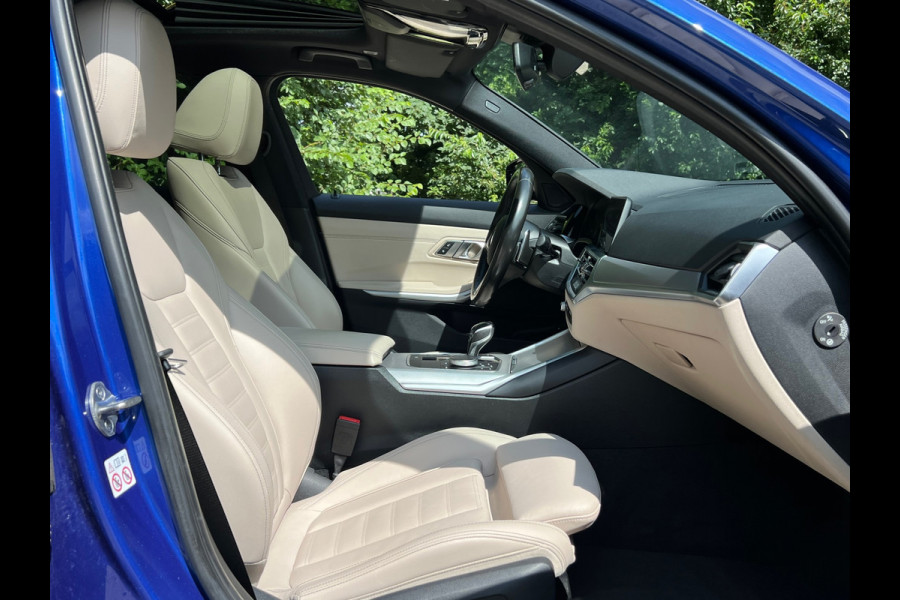 BMW 3-serie 330e High Executive | M Sport Automaat / Schuif-kanteldak / Sportstoelen / Adaptieve LED / M Adaptief onderstel