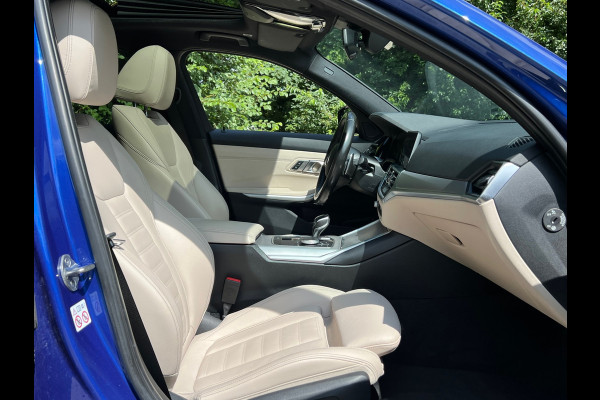 BMW 3-serie 330e High Executive | M Sport Automaat / Schuif-kanteldak / Sportstoelen / Adaptieve LED / M Adaptief onderstel