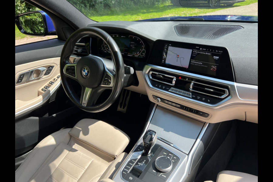 BMW 3-serie 330e High Executive | M Sport Automaat / Schuif-kanteldak / Sportstoelen / Adaptieve LED / M Adaptief onderstel