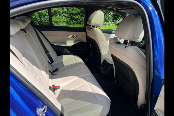 BMW 3-serie 330e High Executive | M Sport Automaat / Schuif-kanteldak / Sportstoelen / Adaptieve LED / M Adaptief onderstel