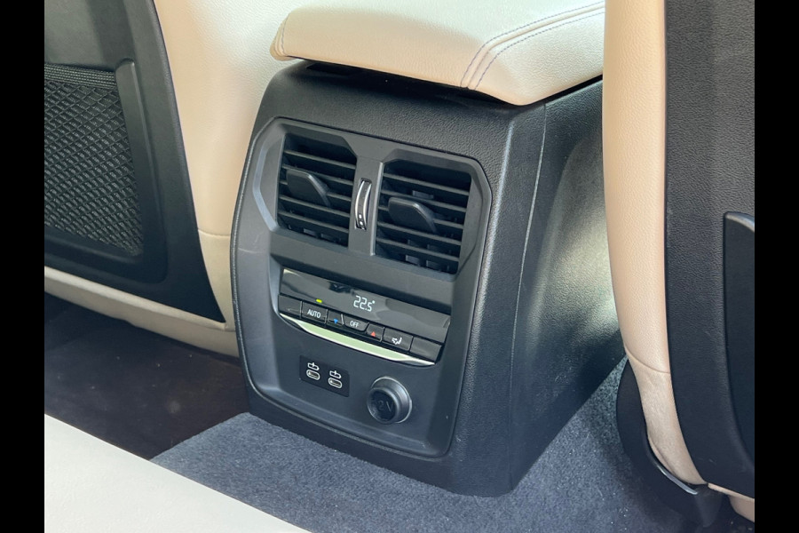 BMW 3-serie 330e High Executive | M Sport Automaat / Schuif-kanteldak / Sportstoelen / Adaptieve LED / M Adaptief onderstel