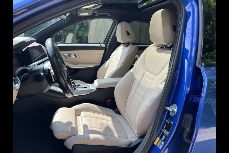 BMW 3-serie 330e High Executive | M Sport Automaat / Schuif-kanteldak / Sportstoelen / Adaptieve LED / M Adaptief onderstel
