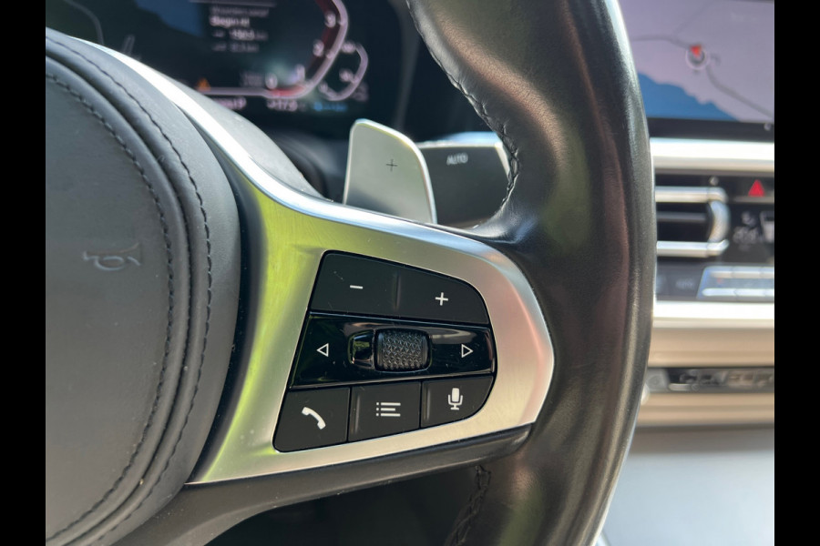 BMW 3-serie 330e High Executive | M Sport Automaat / Schuif-kanteldak / Sportstoelen / Adaptieve LED / M Adaptief onderstel