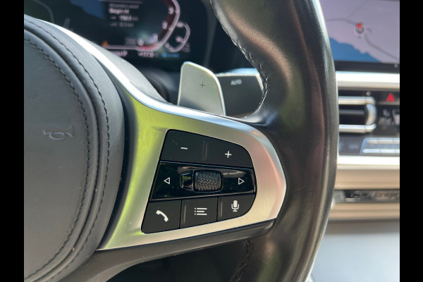 BMW 3-serie 330e High Executive | M Sport Automaat / Schuif-kanteldak / Sportstoelen / Adaptieve LED / M Adaptief onderstel