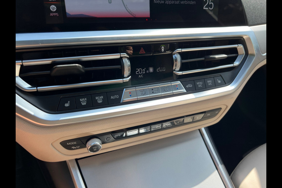 BMW 3-serie 330e High Executive | M Sport Automaat / Schuif-kanteldak / Sportstoelen / Adaptieve LED / M Adaptief onderstel