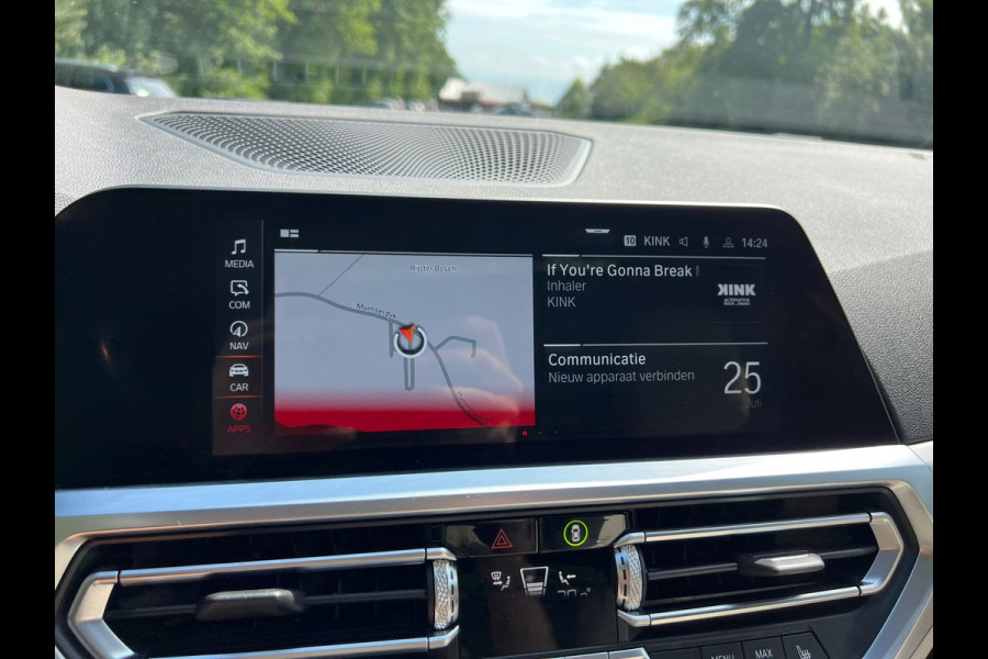 BMW 3-serie 330e High Executive | M Sport Automaat / Schuif-kanteldak / Sportstoelen / Adaptieve LED / M Adaptief onderstel