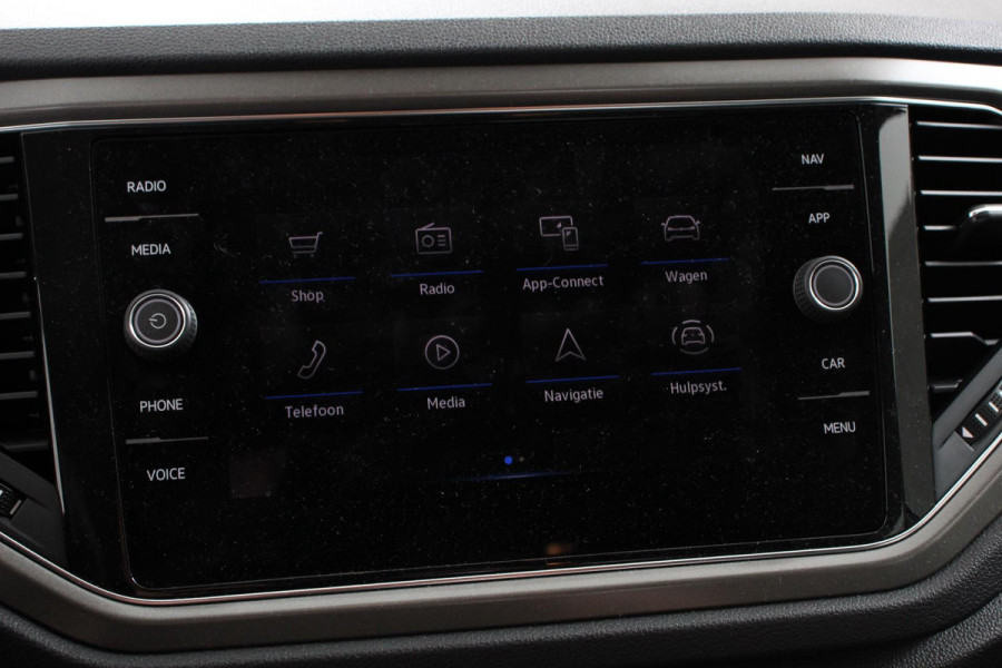Volkswagen T-Roc 1.5 TSI 150pk Automaat Style | Navigatie | Climate Control | Adaptieve Cruise Control | Electrisch bedienbare achterklep | Camera | Parkeersensoren Voor en Achter | Verwarmbare voorstoelen