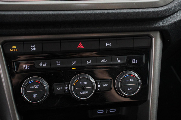 Volkswagen T-Roc 1.5 TSI 150pk Automaat Style | Navigatie | Climate Control | Adaptieve Cruise Control | Electrisch bedienbare achterklep | Camera | Parkeersensoren Voor en Achter | Verwarmbare voorstoelen