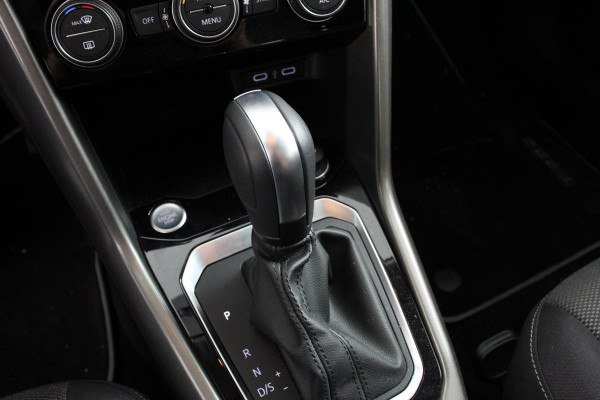 Volkswagen T-Roc 1.5 TSI 150pk Automaat Style | Navigatie | Climate Control | Adaptieve Cruise Control | Electrisch bedienbare achterklep | Camera | Parkeersensoren Voor en Achter | Verwarmbare voorstoelen