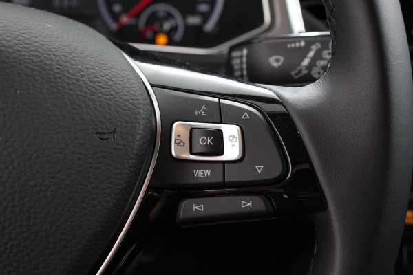 Volkswagen T-Roc 1.5 TSI 150pk Automaat Style | Navigatie | Climate Control | Adaptieve Cruise Control | Electrisch bedienbare achterklep | Camera | Parkeersensoren Voor en Achter | Verwarmbare voorstoelen