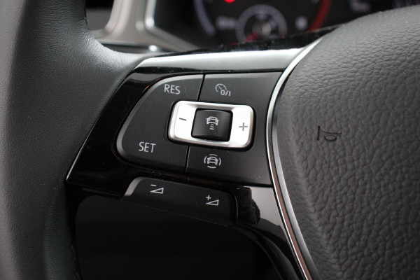 Volkswagen T-Roc 1.5 TSI 150pk Automaat Style | Navigatie | Climate Control | Adaptieve Cruise Control | Electrisch bedienbare achterklep | Camera | Parkeersensoren Voor en Achter | Verwarmbare voorstoelen