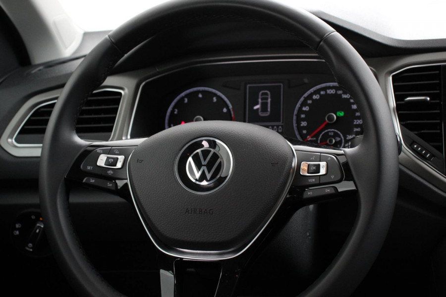 Volkswagen T-Roc 1.5 TSI 150pk Automaat Style | Navigatie | Climate Control | Adaptieve Cruise Control | Electrisch bedienbare achterklep | Camera | Parkeersensoren Voor en Achter | Verwarmbare voorstoelen