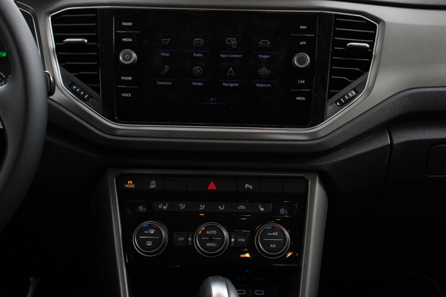 Volkswagen T-Roc 1.5 TSI 150pk Automaat Style | Navigatie | Climate Control | Adaptieve Cruise Control | Electrisch bedienbare achterklep | Camera | Parkeersensoren Voor en Achter | Verwarmbare voorstoelen