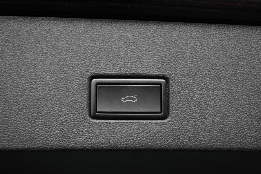 Volkswagen T-Roc 1.5 TSI 150pk Automaat Style | Navigatie | Climate Control | Adaptieve Cruise Control | Electrisch bedienbare achterklep | Camera | Parkeersensoren Voor en Achter | Verwarmbare voorstoelen
