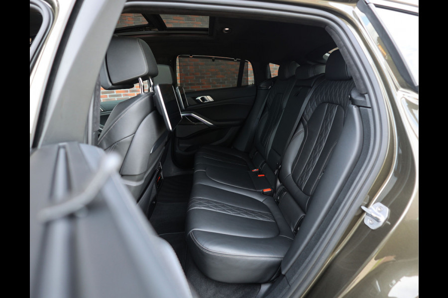 BMW X6 M50i High Executive | Manhattan - Sky - Iconic Glow - Vol leder
