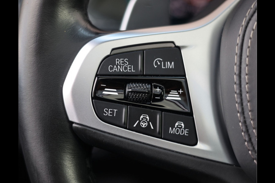 BMW X6 M50i High Executive | Manhattan - Sky - Iconic Glow - Vol leder