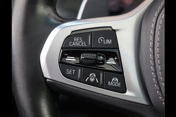BMW X6 M50i High Executive | Manhattan - Sky - Iconic Glow - Vol leder