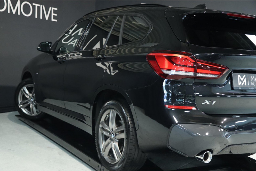 BMW X1 SDrive18i M Sport / PANODAK / HUD / KEYLESS / CAMERA / LED