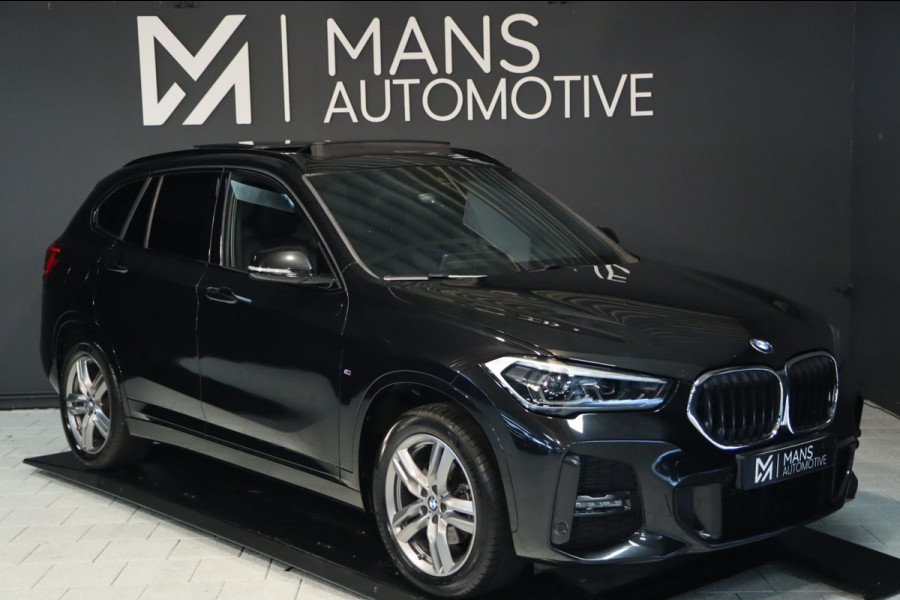 BMW X1 SDrive18i M Sport / PANODAK / HUD / KEYLESS / CAMERA / LED