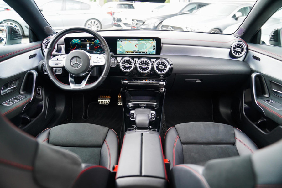 Mercedes-Benz CLA-Klasse 220 Premium Plus | Pano | Achterruitrijcamera | Sfeerverlichting