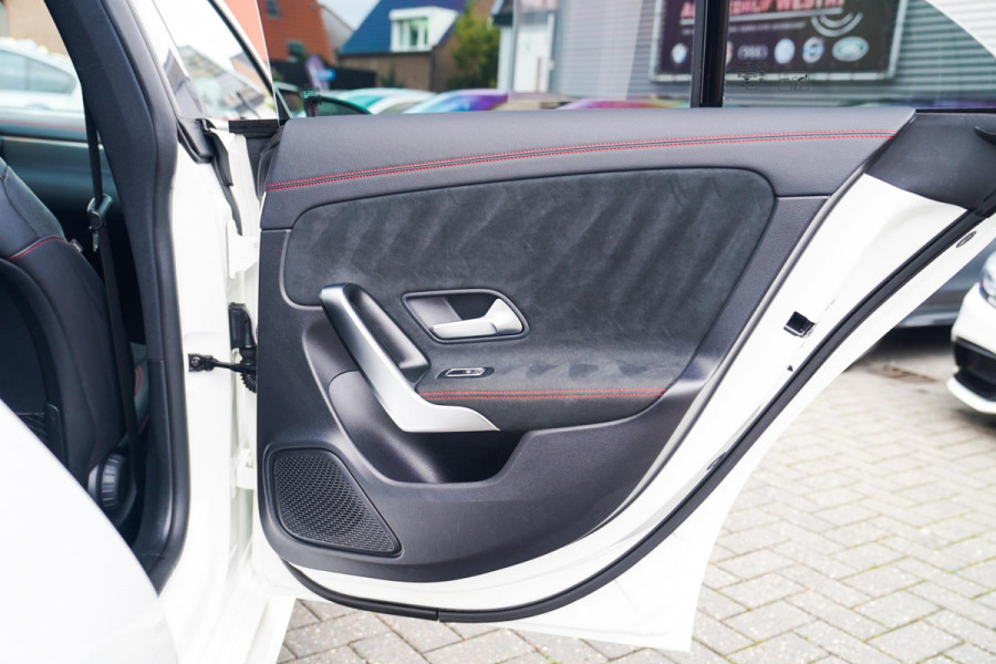 Mercedes-Benz CLA-Klasse 220 Premium Plus | Pano | Achterruitrijcamera | Sfeerverlichting