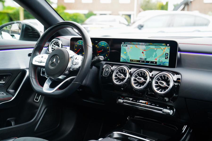 Mercedes-Benz CLA-Klasse 220 Premium Plus | Pano | Achterruitrijcamera | Sfeerverlichting