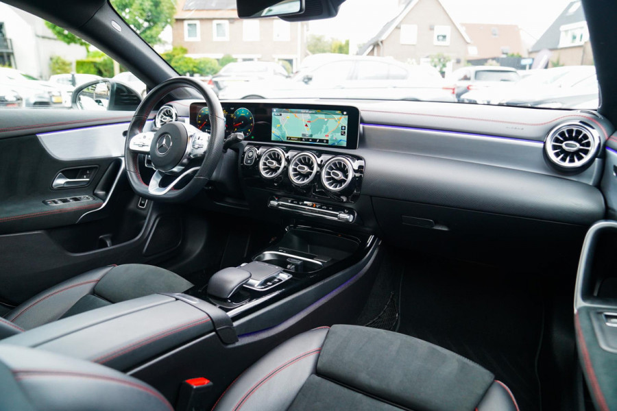Mercedes-Benz CLA-Klasse 220 Premium Plus | Pano | Achterruitrijcamera | Sfeerverlichting